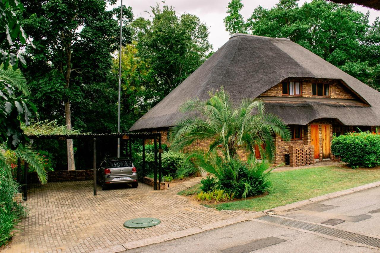 Inyamatane - Kruger Park Lodge Hazyview Bagian luar foto